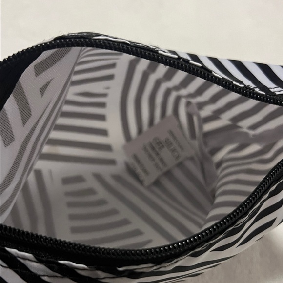 Sephora Beauty Insider Monochrome Patterned Bag (H) - Picture 7 of 7